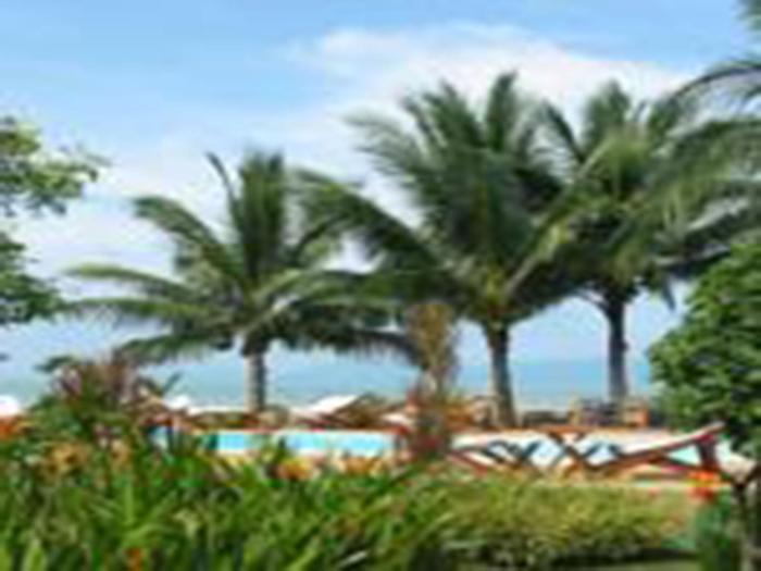 the waterfront hotel at fishermans village