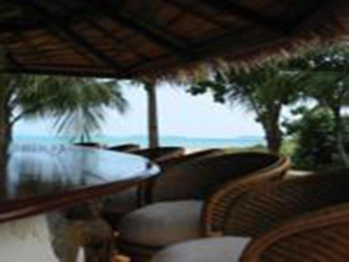 the waterfront hotel at fishermans village