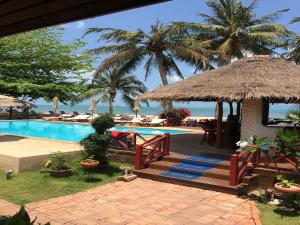 the waterfront hotel at fishermans village