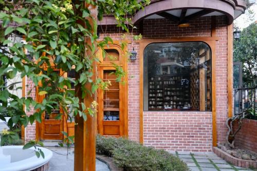 little colmar homestay and pottery studio