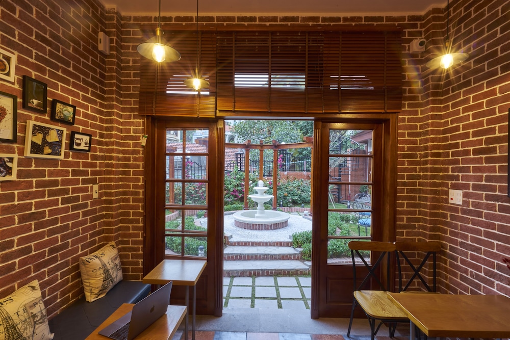 little colmar homestay and pottery studio