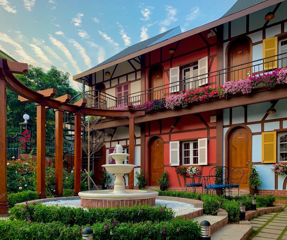 little colmar homestay and pottery studio