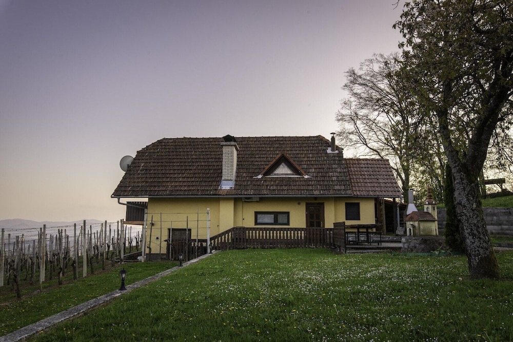 vineyard cottage hocevar
