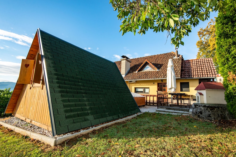 vineyard cottage hocevar