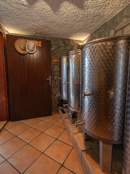 vineyard cottage hocevar