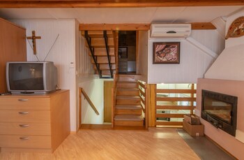 vineyard cottage hocevar