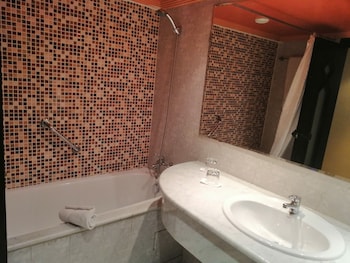 hotel tghat