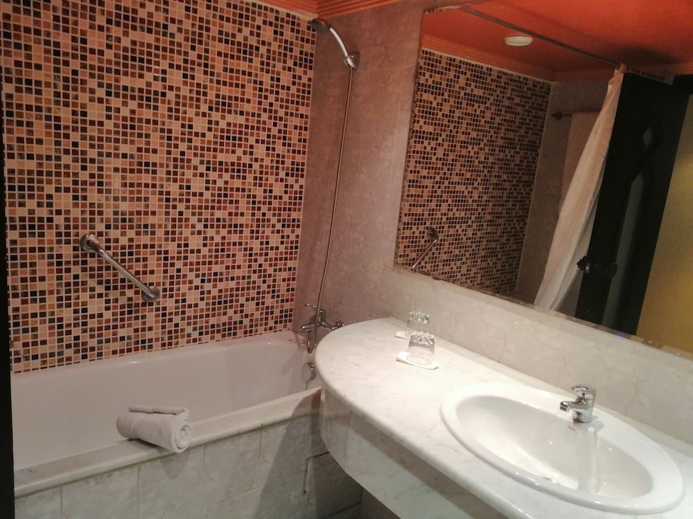 hotel tghat