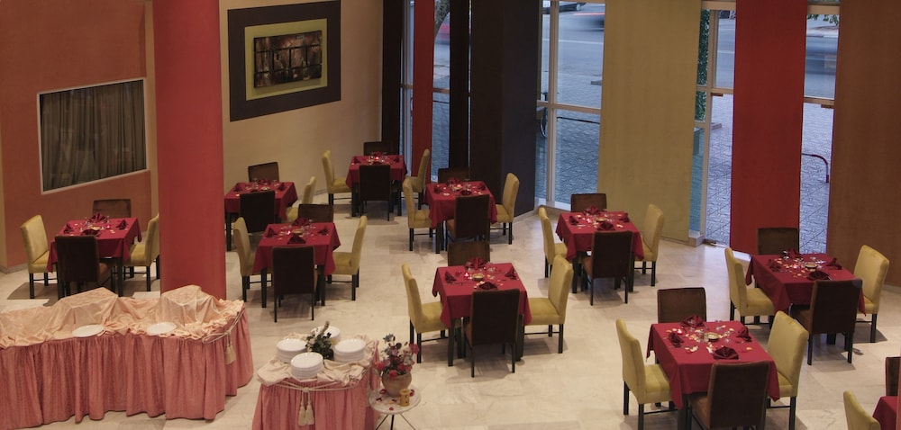 hotel tghat