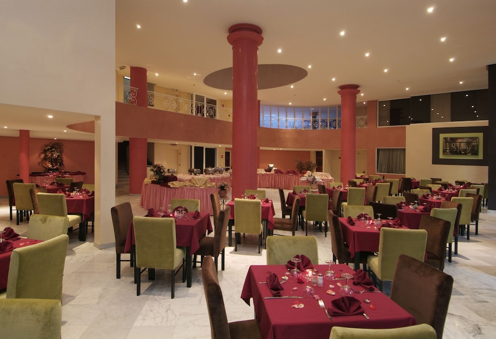 hotel tghat