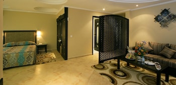 hotel tghat