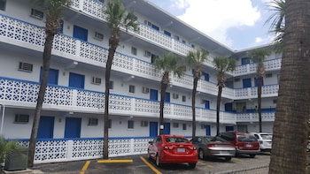 Polynesian Beach & Golf Resort,,2 star
