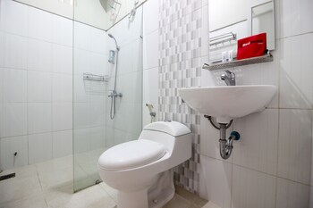 reddoorz plus near upn jogjakarta 2