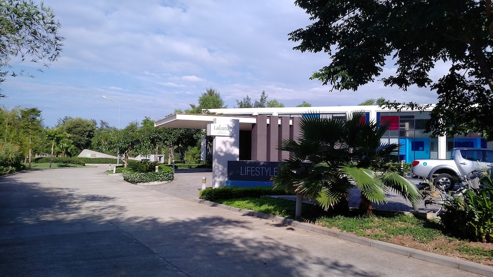 laguna park townhouses