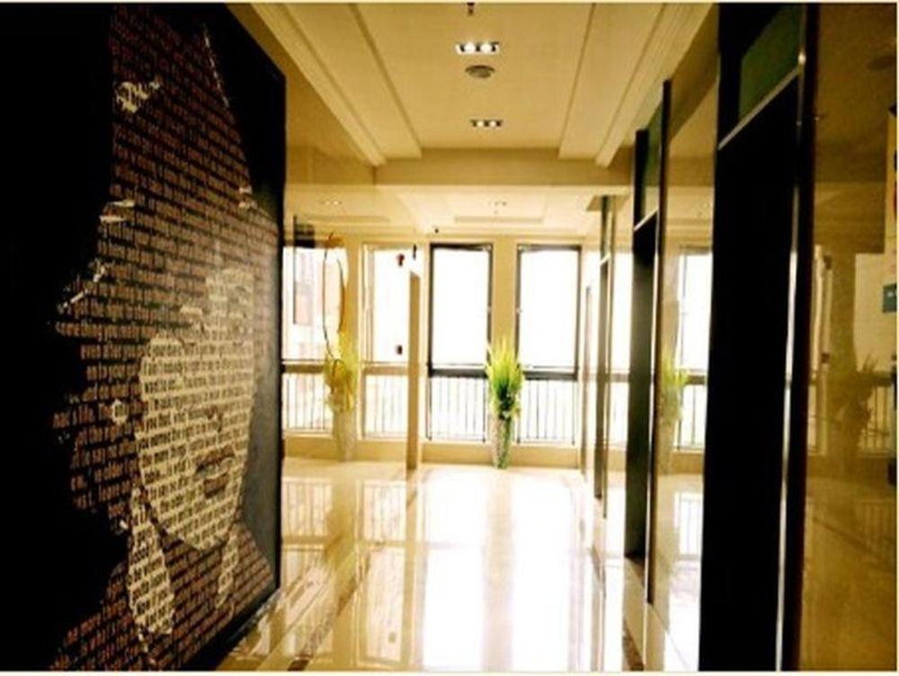 iu hotel xian zhong gu lou square