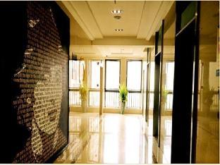 iu hotel xian zhong gu lou square