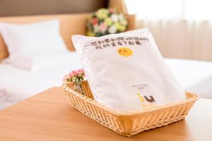 iu hotel xian zhong gu lou square