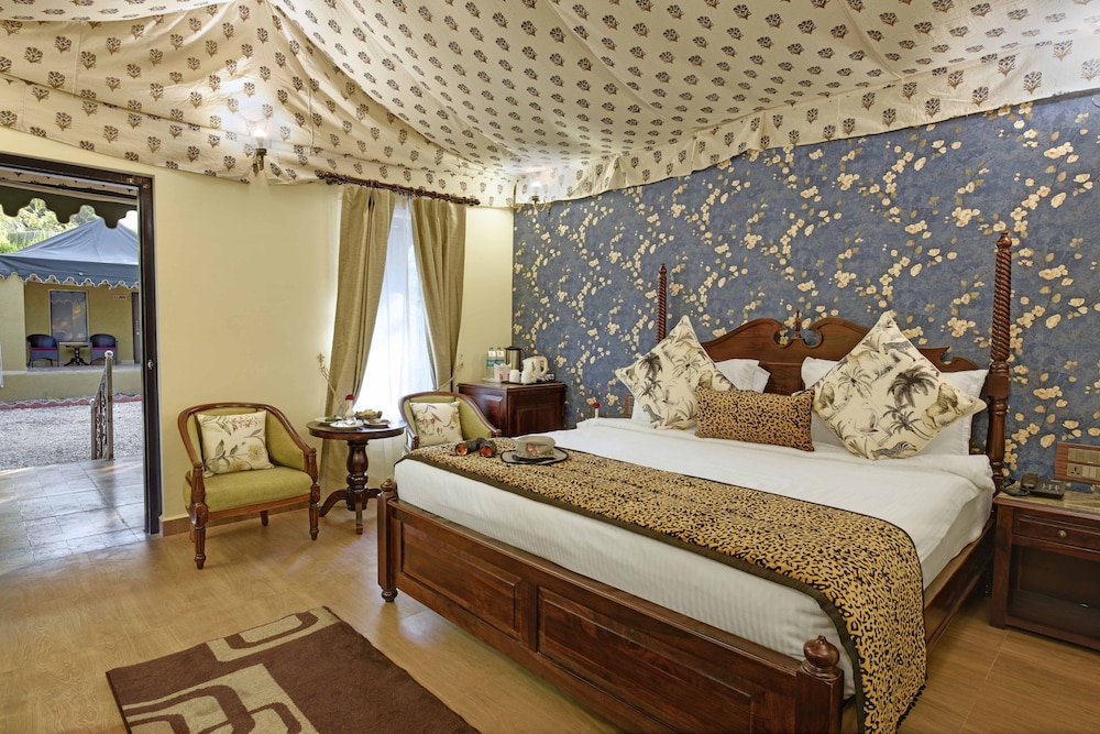 gir lion safari camp