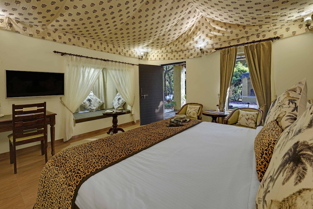 gir lion safari camp