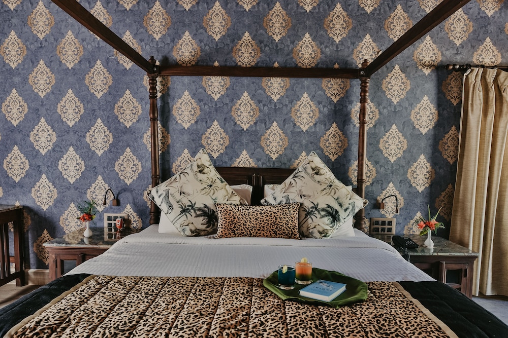 gir lion safari camp