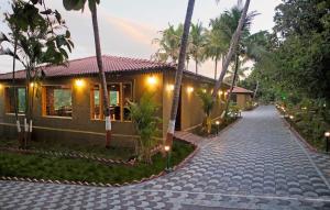 gir lion safari camp