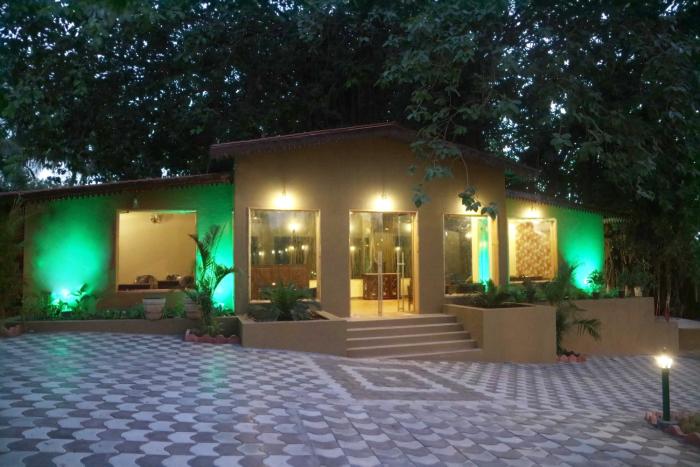 gir lion safari camp