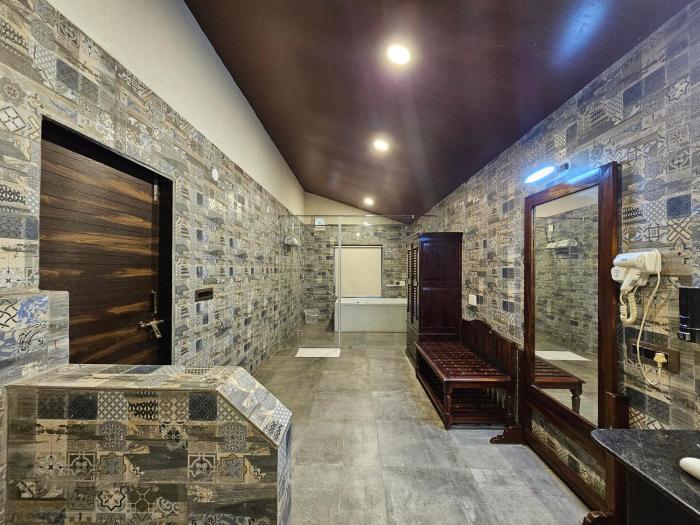 gir lion safari camp