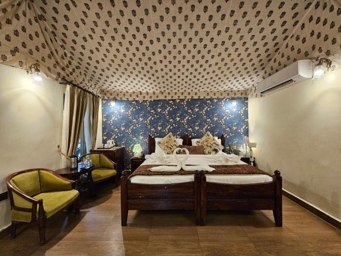 gir lion safari camp