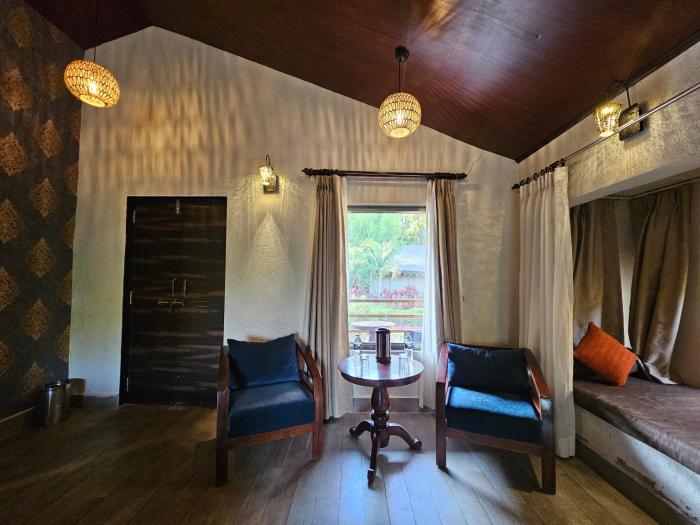 gir lion safari camp