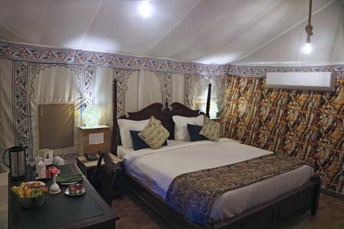 gir lion safari camp