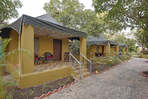 gir lion safari camp