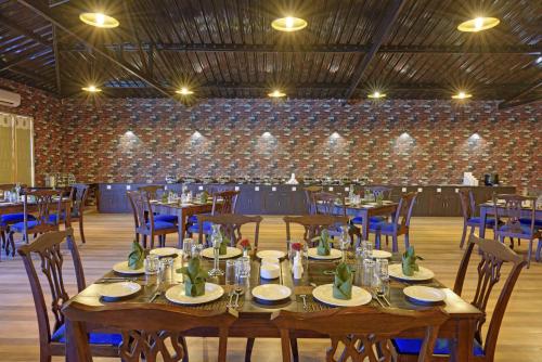 gir lion safari camp