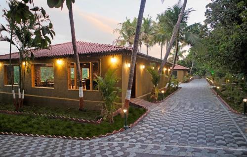 gir lion safari camp
