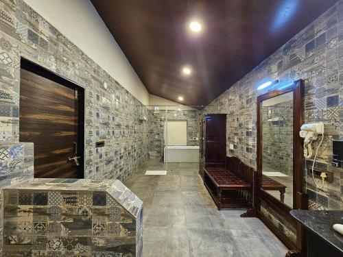 gir lion safari camp