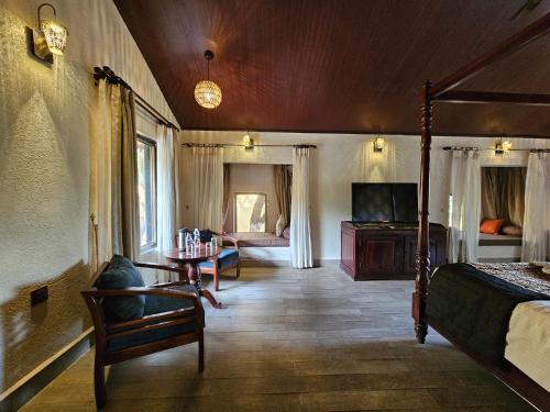 gir lion safari camp
