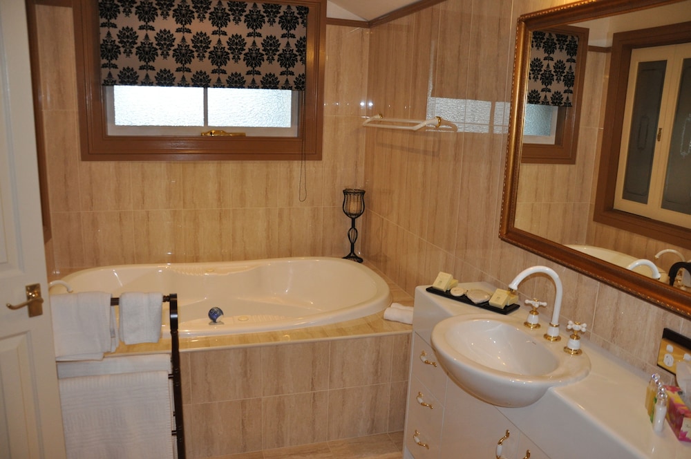 bli bli house riverside retreat