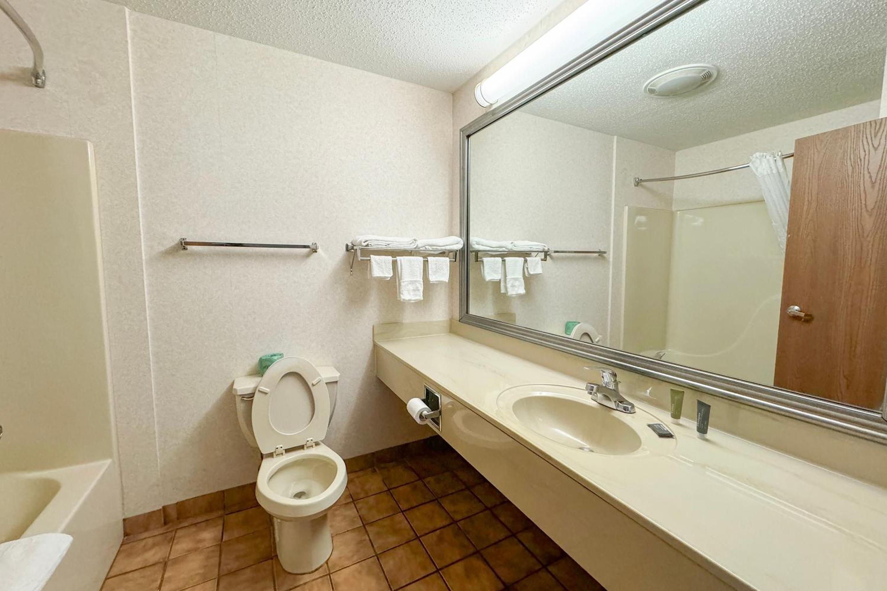 fairbridge inn and suites batavia darien amusement park