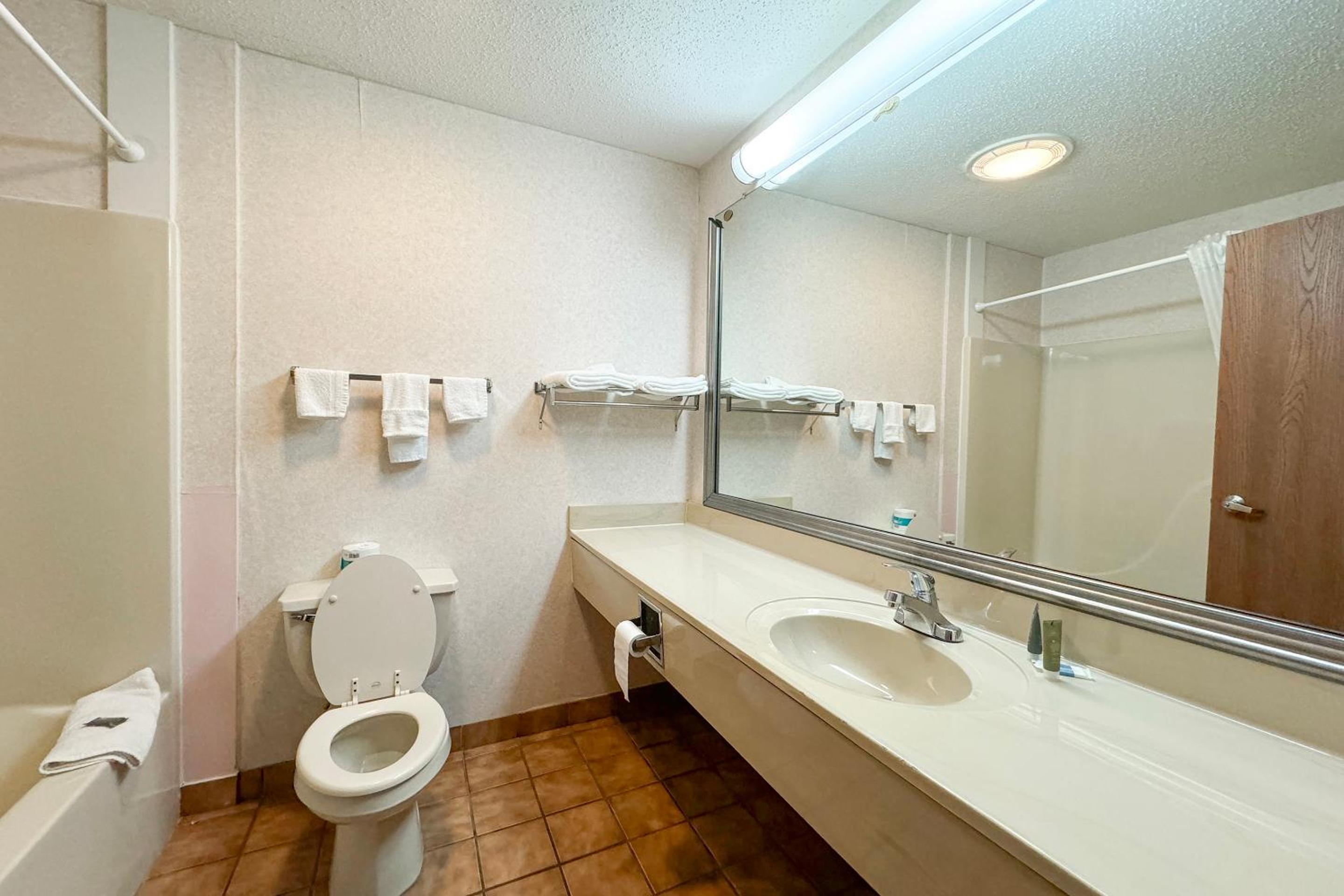 fairbridge inn and suites batavia darien amusement park