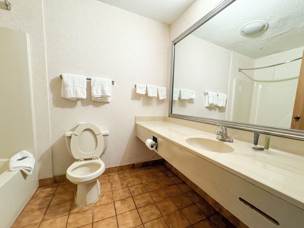 fairbridge inn and suites batavia darien amusement park
