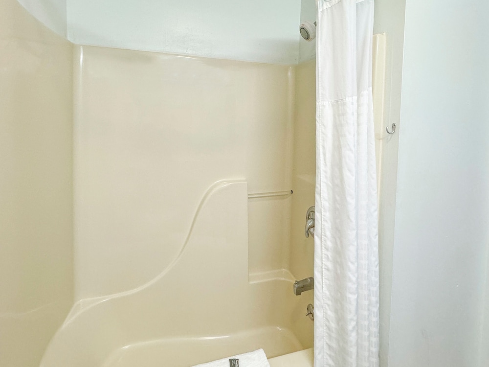 fairbridge inn and suites batavia darien amusement park