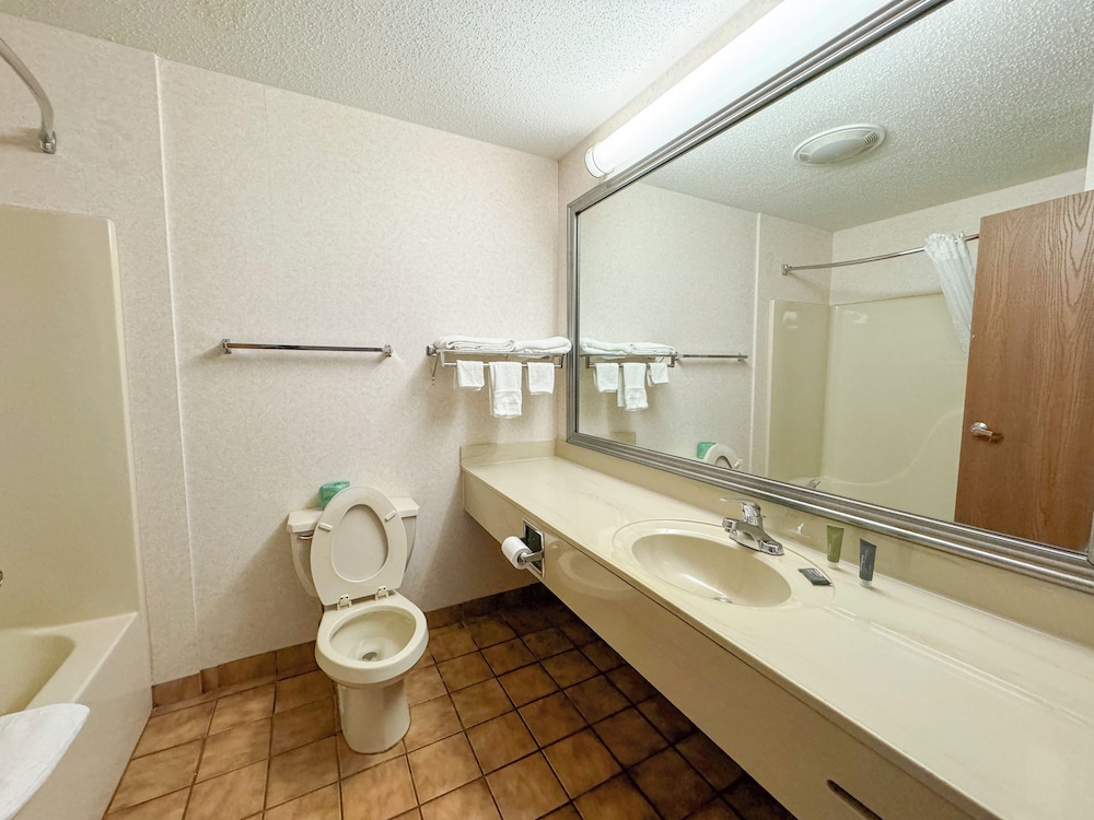 fairbridge inn and suites batavia darien amusement park