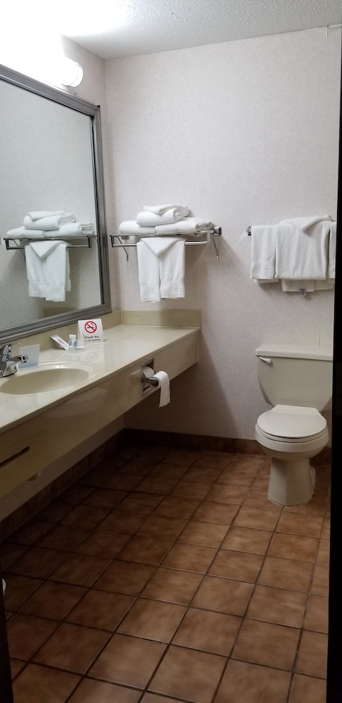 fairbridge inn and suites batavia darien amusement park
