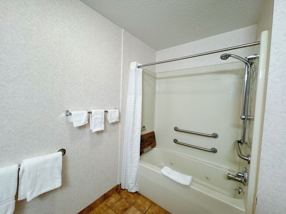fairbridge inn and suites batavia darien amusement park