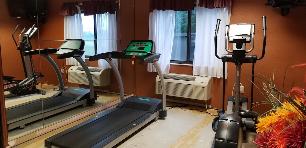 fairbridge inn and suites batavia darien amusement park