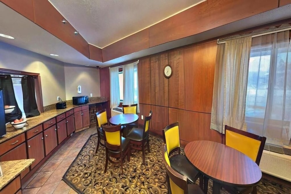 fairbridge inn and suites batavia darien amusement park