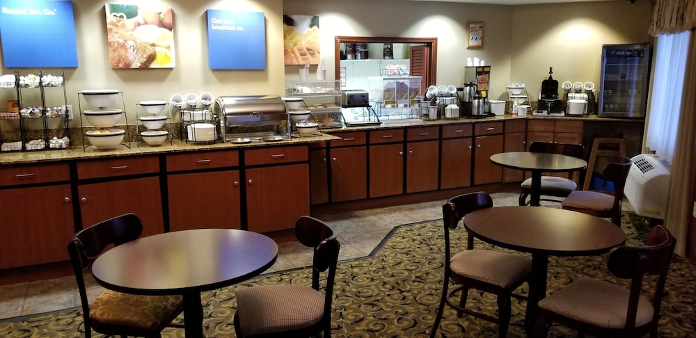 fairbridge inn and suites batavia darien amusement park