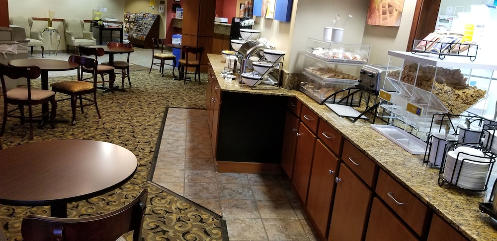 fairbridge inn and suites batavia darien amusement park