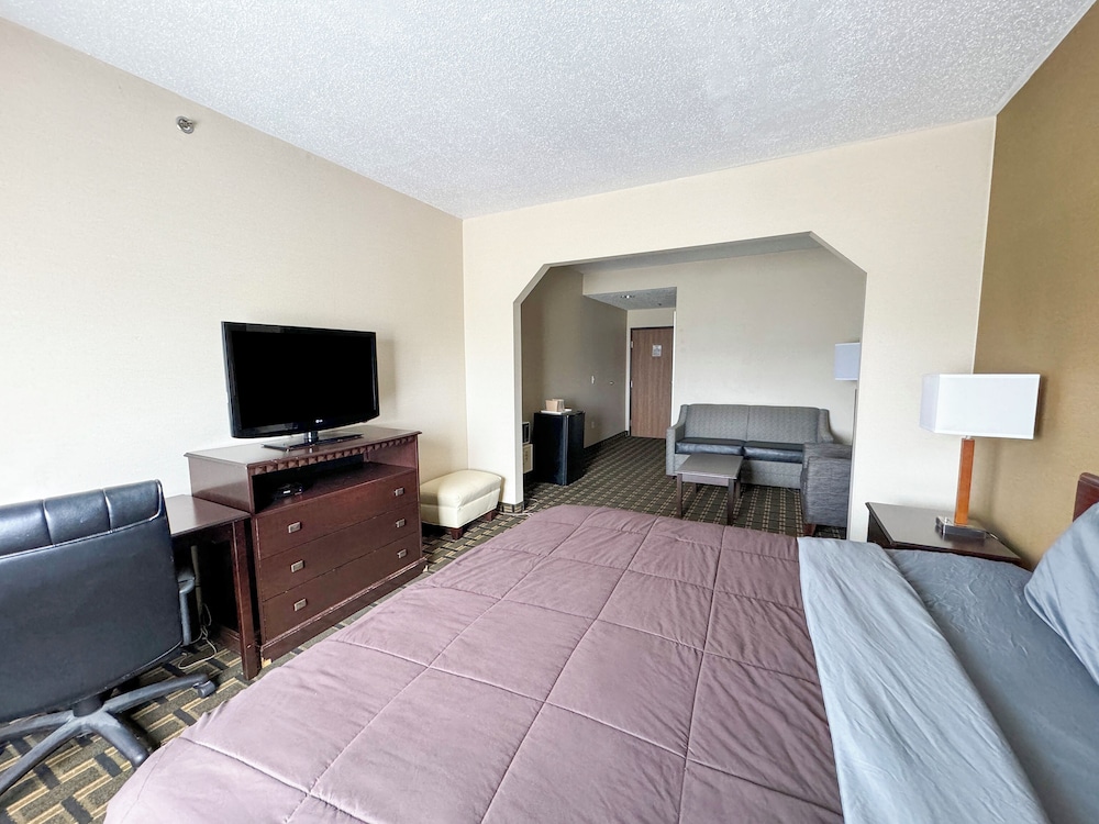fairbridge inn and suites batavia darien amusement park
