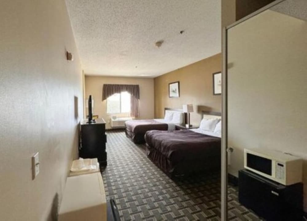 fairbridge inn and suites batavia darien amusement park