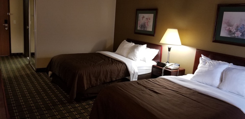 fairbridge inn and suites batavia darien amusement park